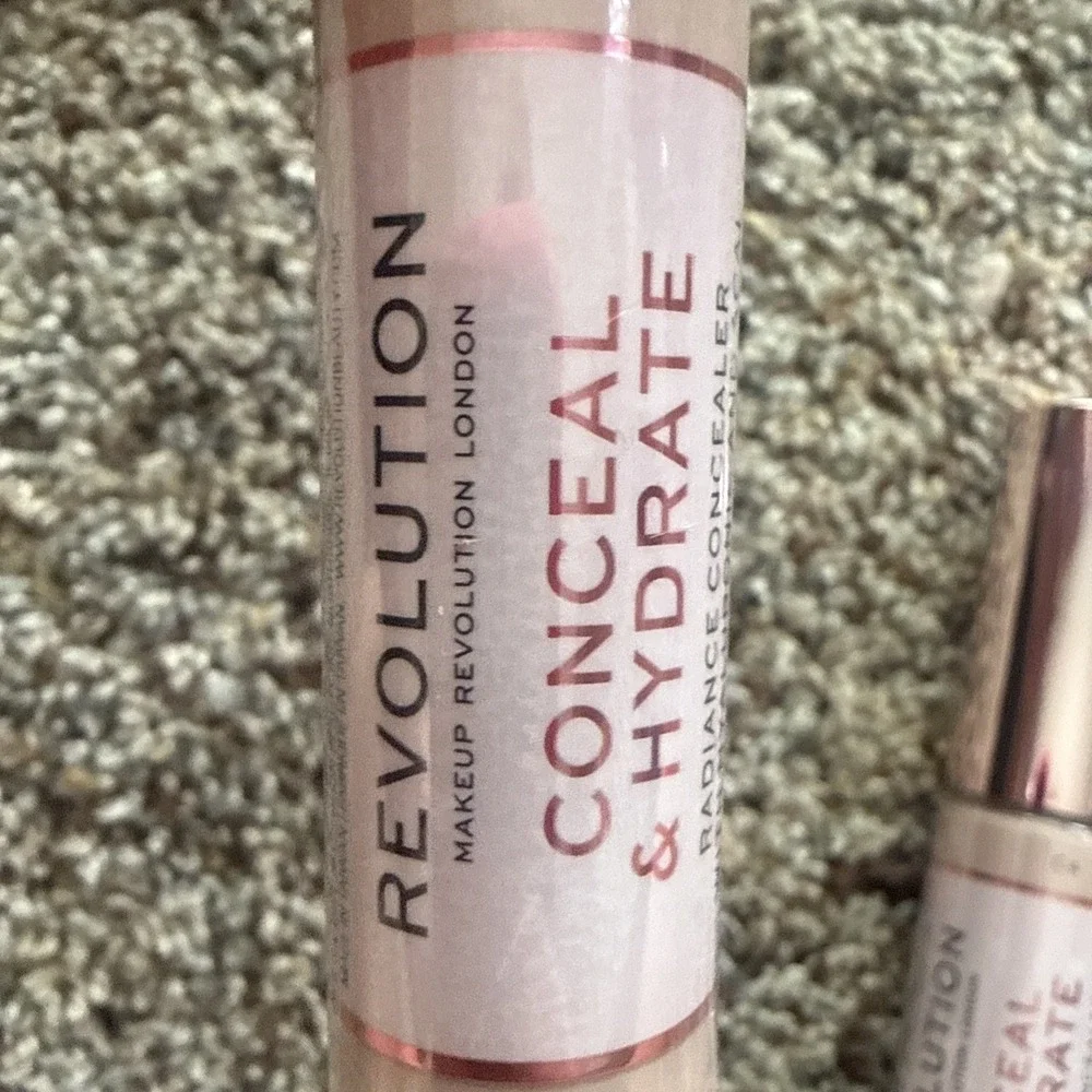 Revlon Revolution Conceal & Hydrate Concealer C4(3 Pack)